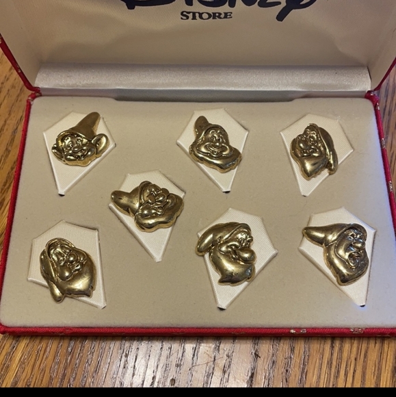 Disney Store Limited Edition Snow White n the Seven Dwarfs Pin Set - Picture 2 of 6